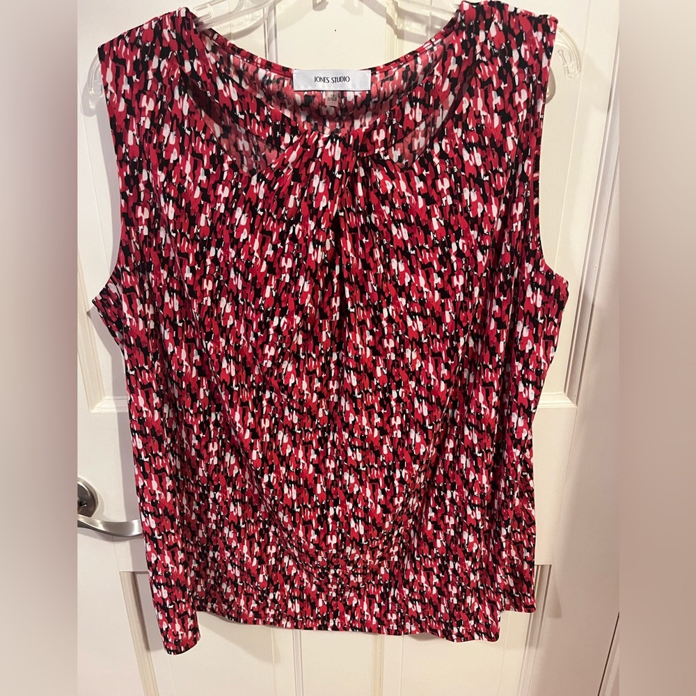 Jones Studio sleeveless red, black and white patterned top.